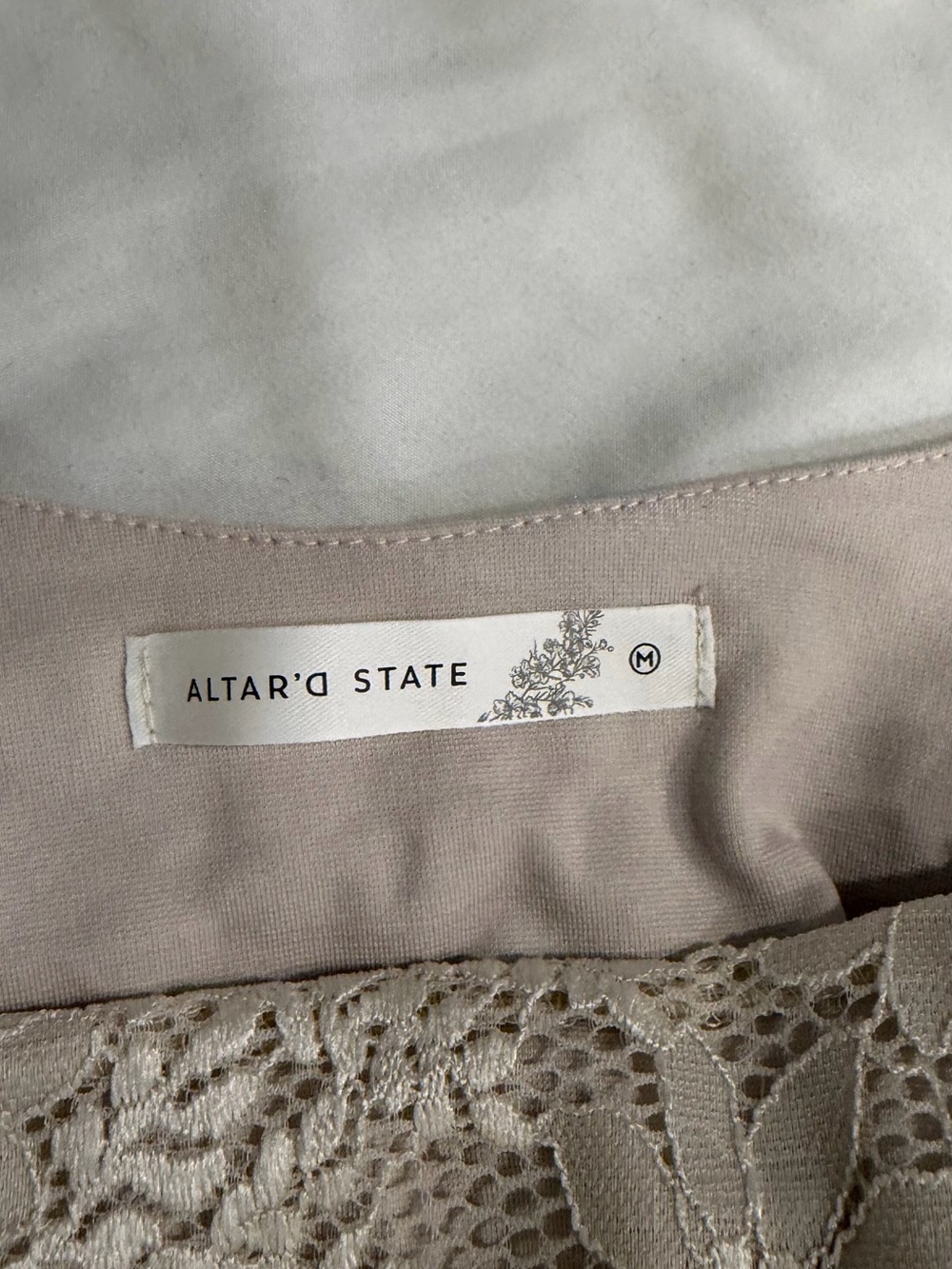 Never worn Altar’d State Long-Sleeve Scoop Neck Crop top - Picture 4 of 4